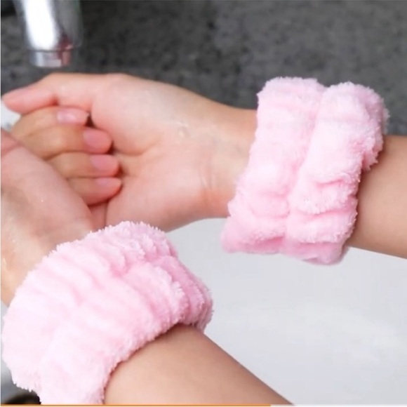 3 Piece Face Washing Headband and Wristband Set - Picture 3 of 3